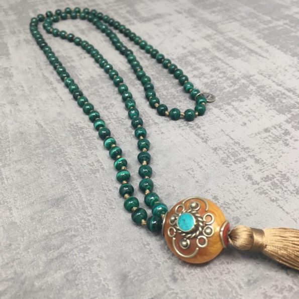 Collier Mala Malachite vue