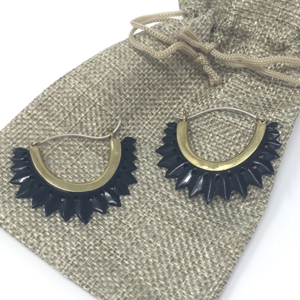 Boucles d'oreilles en corne noire